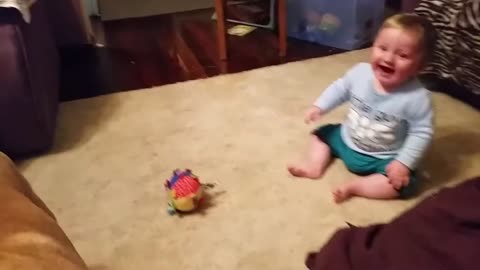 Baby laughing at dog & bubbles funny videos