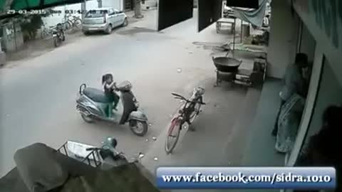 Girl fall down from bike