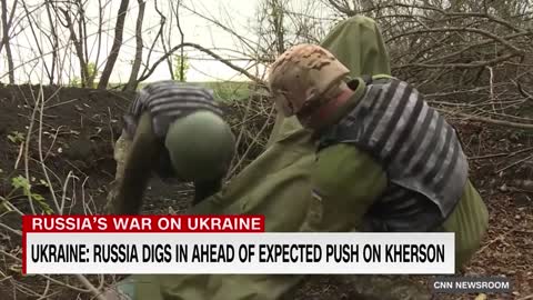 Watch soldiers try to strike Russian positions near key city