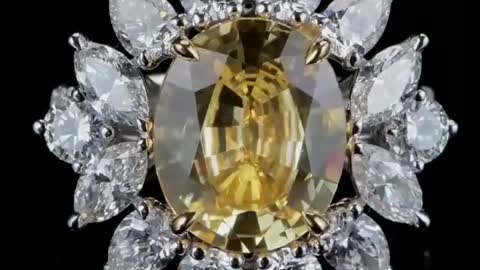 Luxurious yellow diamond ring