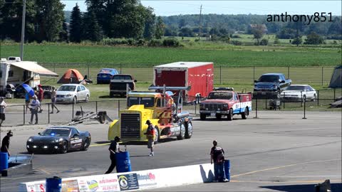 Insane drag racing truck equipped with jet engines