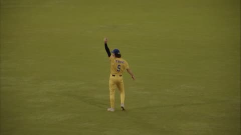 Back handed bare handed catch in centerfield - really?