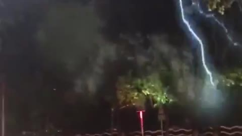 Lightning turns into lightning in the street