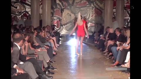 models falling on fashion runways 2018