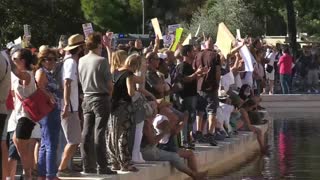 Unas 2.500 personas se concentran en Madrid contra el uso de mascarillas