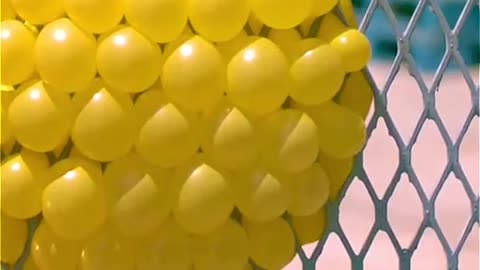 Satisfying solo-mo water balloons