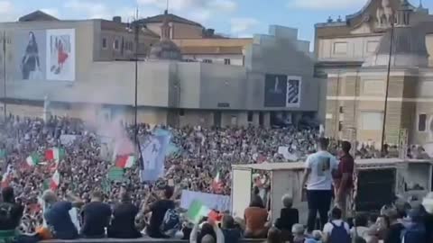 Protests in Italy - singing the national anthem - October 2021