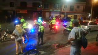 Caravana de motociclistas alteró tranquilidad en barrio de Bucaramanga - día de brujitas