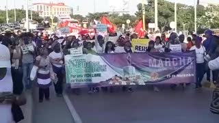 Con marcha, rechazan violencia a las mujeres