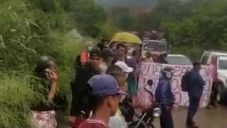 Comunidad cierra paso entre Bucaramanga y Girón por mal estado de la malla vial