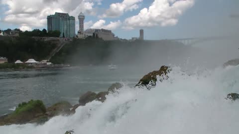 Hurricane force winds and rain at Niagara Falls