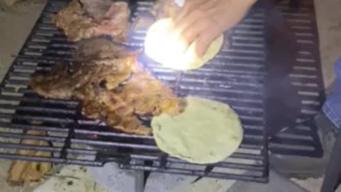 CARNITA ASADA EN EL MONTE A LA LEÑA