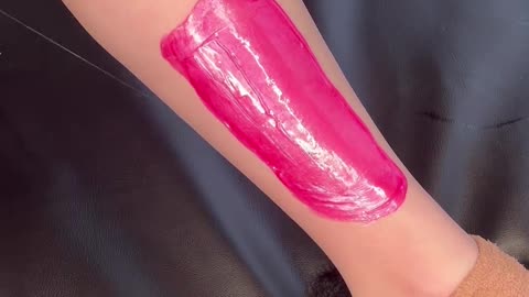 Experience a Smooth Leg Wax with Sexy Smooth Tickled Pink Wax by CatsandClawsBeauty! 🌸🦵