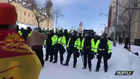 Canada: Police and protesters clash in Ottawa in third week of 'Freedom Convoy'