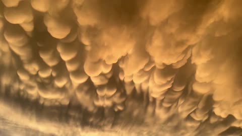 WOW 😮 Mammal clouds captured today in Blair, Texas, April 23, 2024