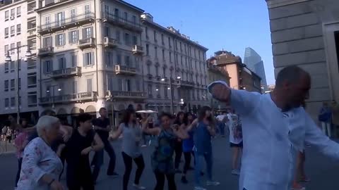 People Dance In The Street