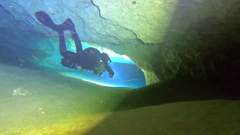 Underwater Cave Diving - "Lost Student Tunnel" Jackson Blue Springs