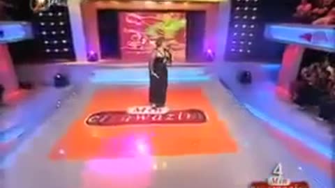 Kurdish woman sings Hayedeh song