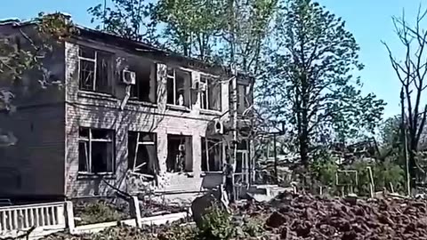 Soldiers of the 27th Division raised the flag over the administration building. 1