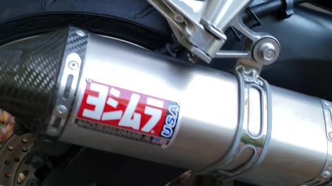 2009 Yamaha FZ1 exhaust sound
