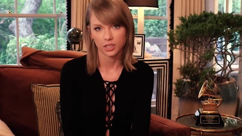 TAYLOR SWIFT | ONE MINUTE INTERVIEW