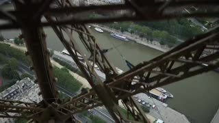 La Torre Eiffel reabre al público tras ocho meses de cierre por la pandemia