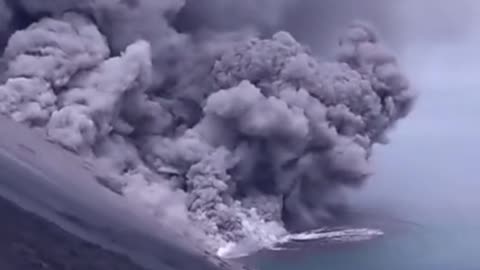 What a shocking sight! Italy's Stromboli volcano erupts
