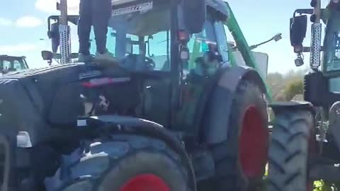 Italian truckers and farmers are emulating Canada and forming a convoy
