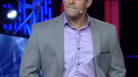 A little girl started flirting with Salman Khan #slubhai #sk #bigboss