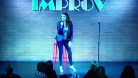 Comedian Heather McDonald Passes out on Stage