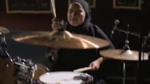 AMAZINGG!!! VOB hijab metal " REFUSE/RESIST" cover live perform at penny lane