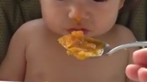 Baby has priceless reaction to new food