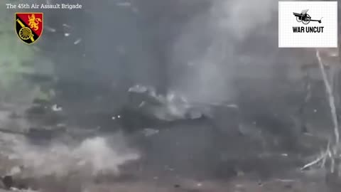 Terrifying !!! Russian tank escaping from Ukrainian soldiers is destroyed by guided missiles