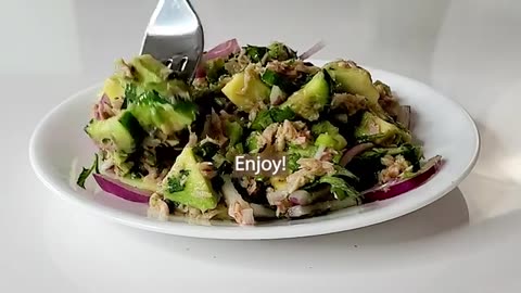 Delicious Salad with Tuna, Avocado and Cucumber | Easy and Healthy Salad Recipe!