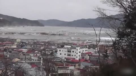 Dramatic Japan Tsunami footage