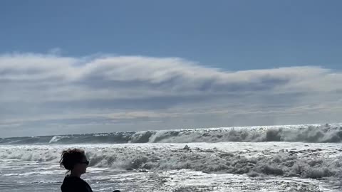 Big Waves Turn Relaxing Scene into Near Wet Experience