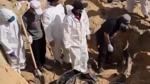 Palestinian mass graves discovered
