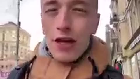 Ukrainen guy talks about war on Ukraine with Russian