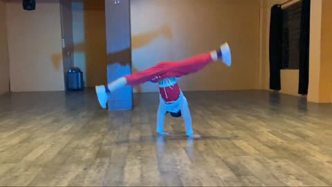 Mind blowing dancing by little kid_performance