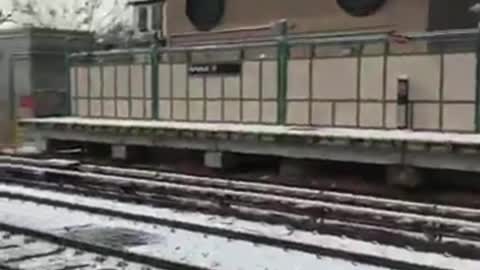 Good Samaritans Rescue Man From Subway Tracks