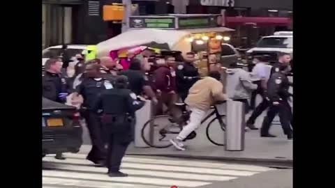 NYPD officer describes saving 4-year-old girl in Times Square shooting