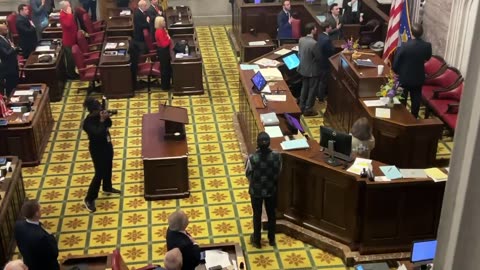 Tennessee Lawmaker Refuses to Pledge Allegiance