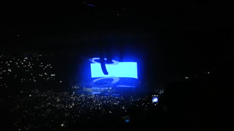 Drake coming on stage at Birmingham UK! (Loud due to crazy atmosphere)