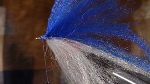 How to tie the a Bunker Fly - Sardine color pattern