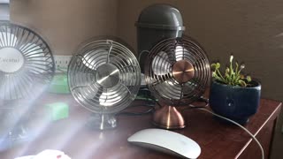 Fanimation 4” retro USB desk fan!