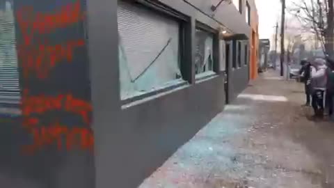 Antifa in Portland is currently smashing out the windows of the Democratic Party of Oregon pt 1