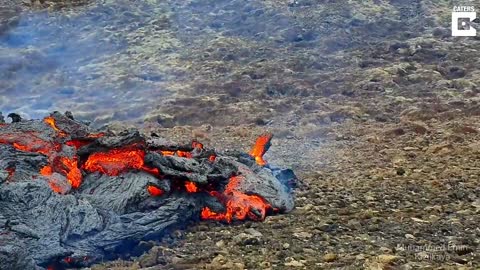 Man Captures Icelandic Volcanic Eruption Up Close vfg