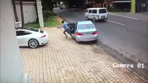 HIJACKING FAIL. Porsche driver outwits an armed hijacker in Johannesburg, South Africa