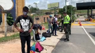 Sancionan a conductor por transportar a venezolanos de forma riesgosa en Santander