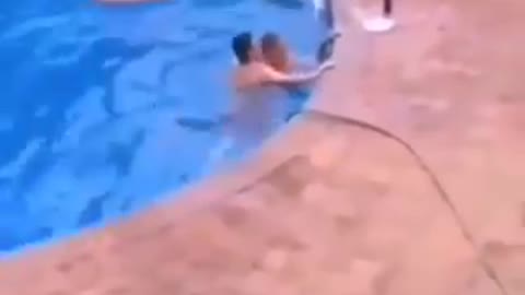 Man makes a really wrong jump into the pool